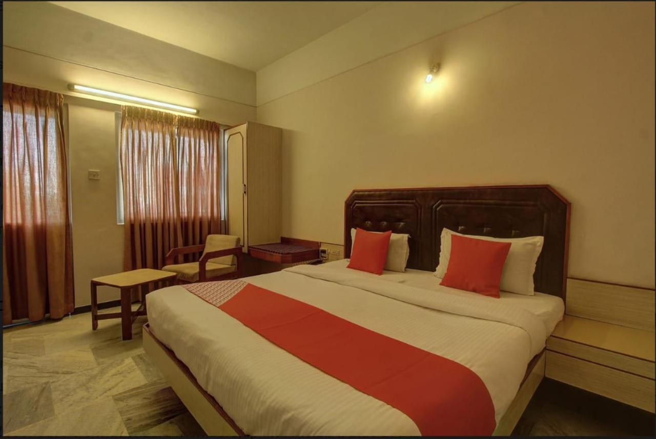 Hotel Padmam Maduráj Kültér fotó