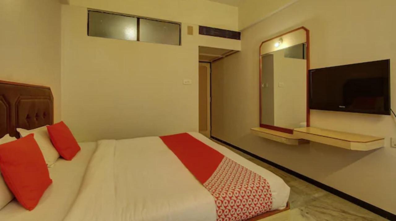 Hotel Padmam Maduráj Kültér fotó