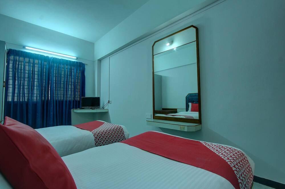 Hotel Padmam Maduráj Kültér fotó