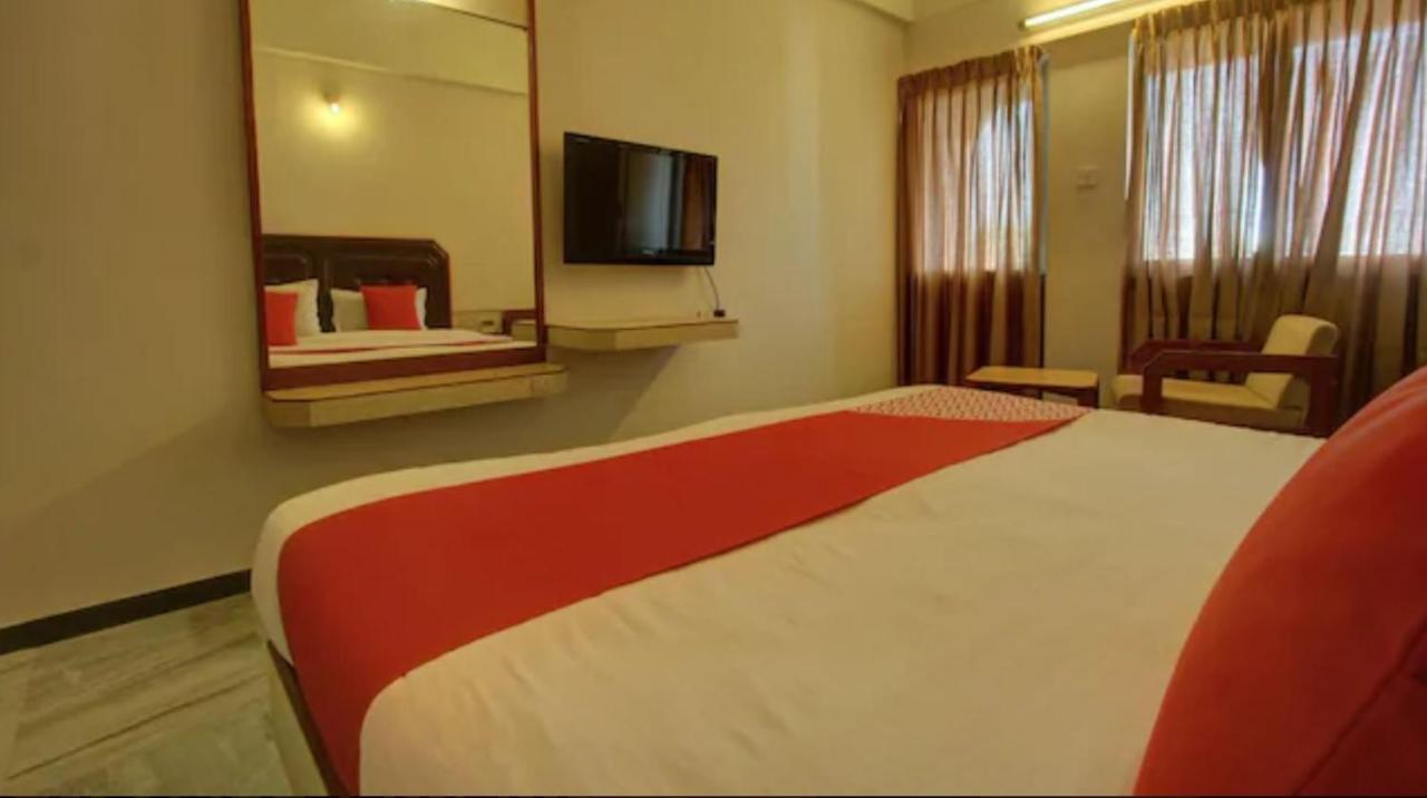 Hotel Padmam Maduráj Kültér fotó