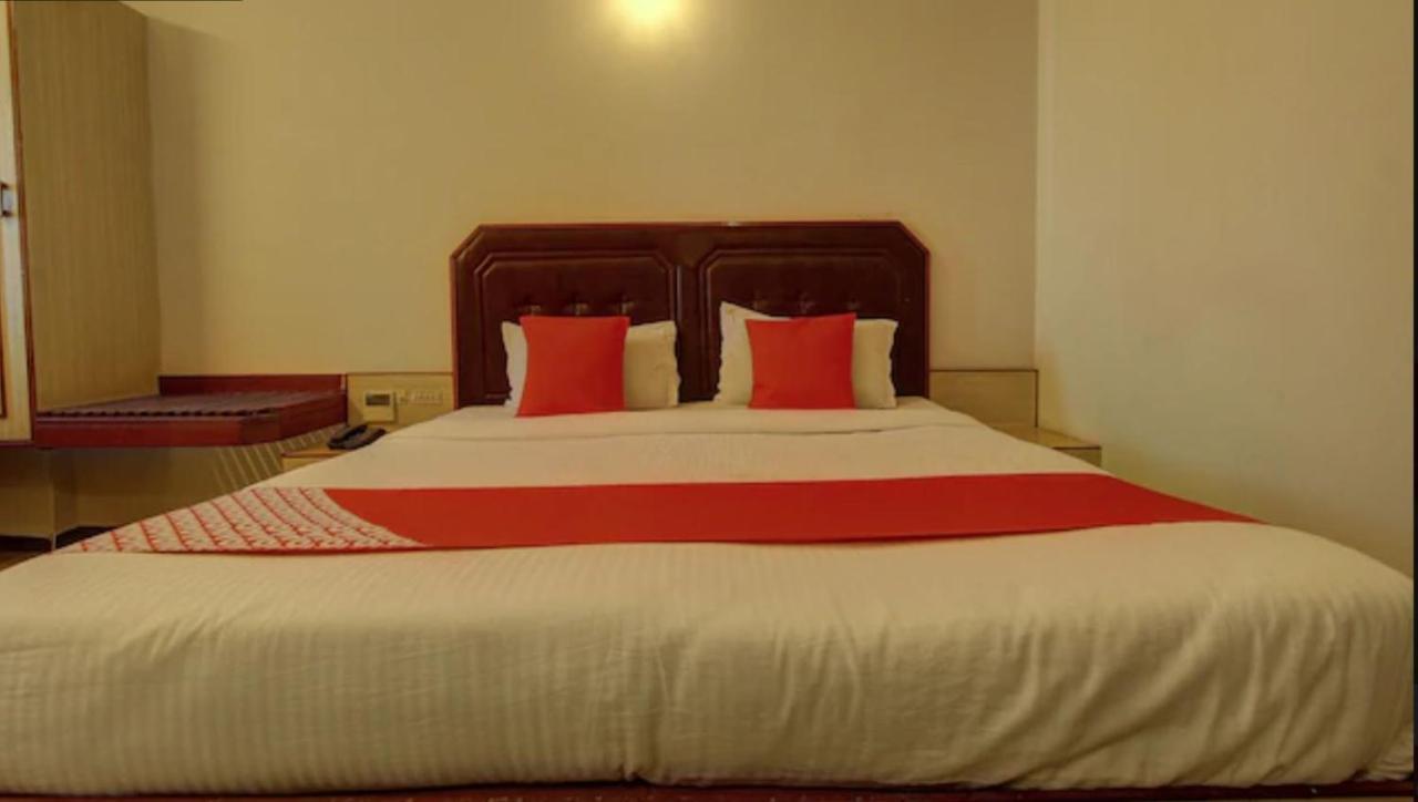 Hotel Padmam Maduráj Kültér fotó