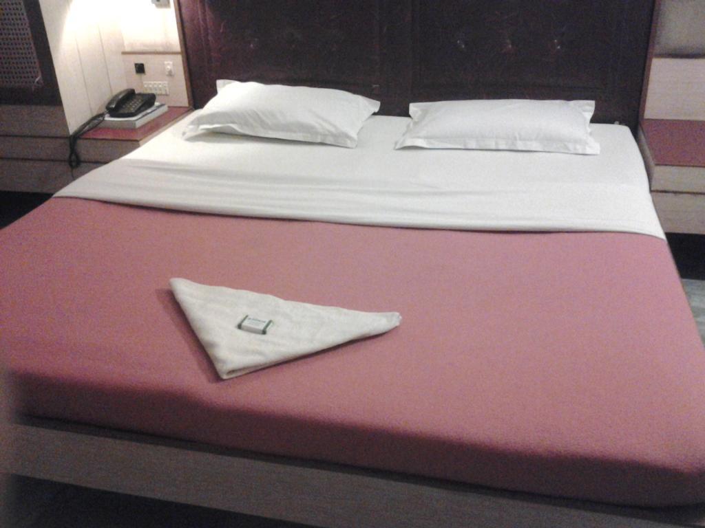 Hotel Padmam Maduráj Kültér fotó