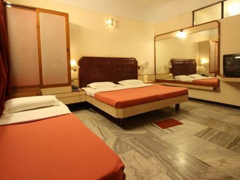 Hotel Padmam Maduráj Kültér fotó