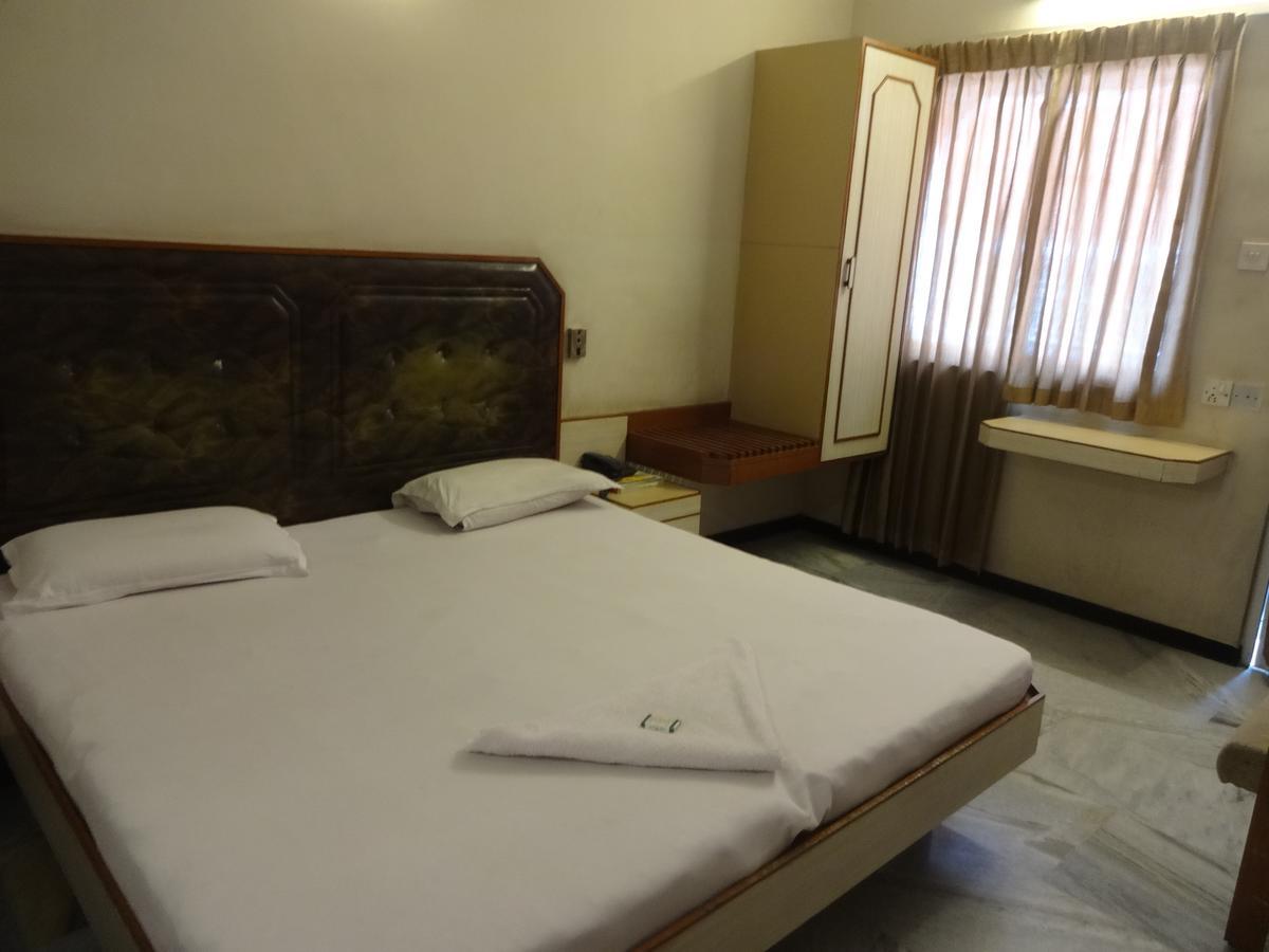 Hotel Padmam Maduráj Kültér fotó