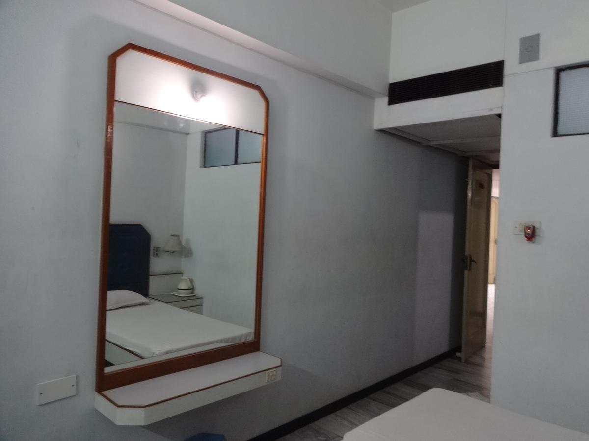 Hotel Padmam Maduráj Kültér fotó
