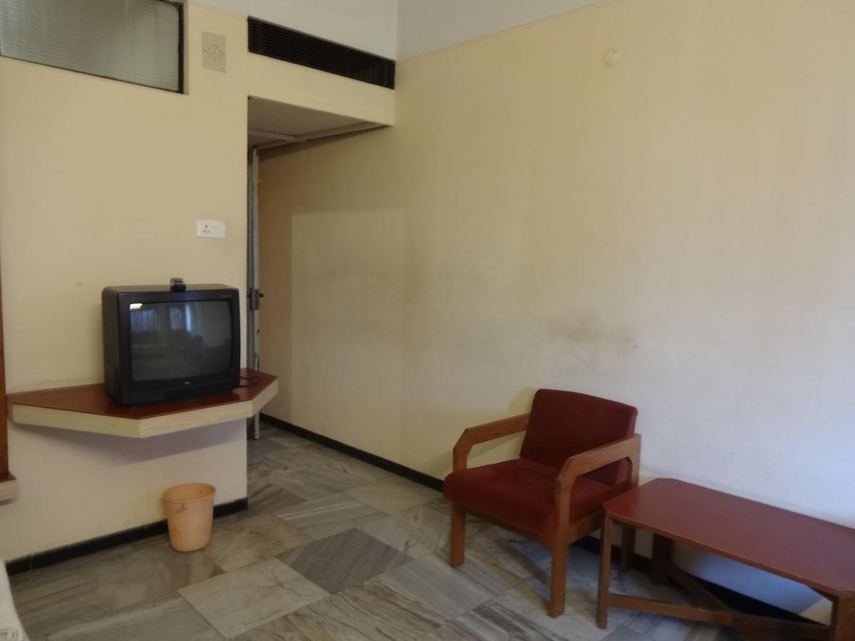 Hotel Padmam Maduráj Kültér fotó