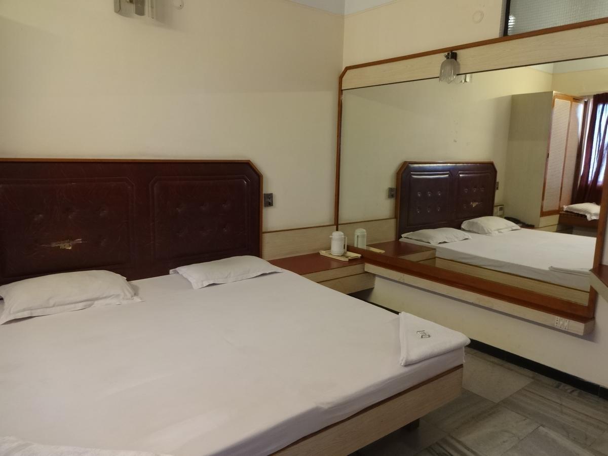 Hotel Padmam Maduráj Kültér fotó