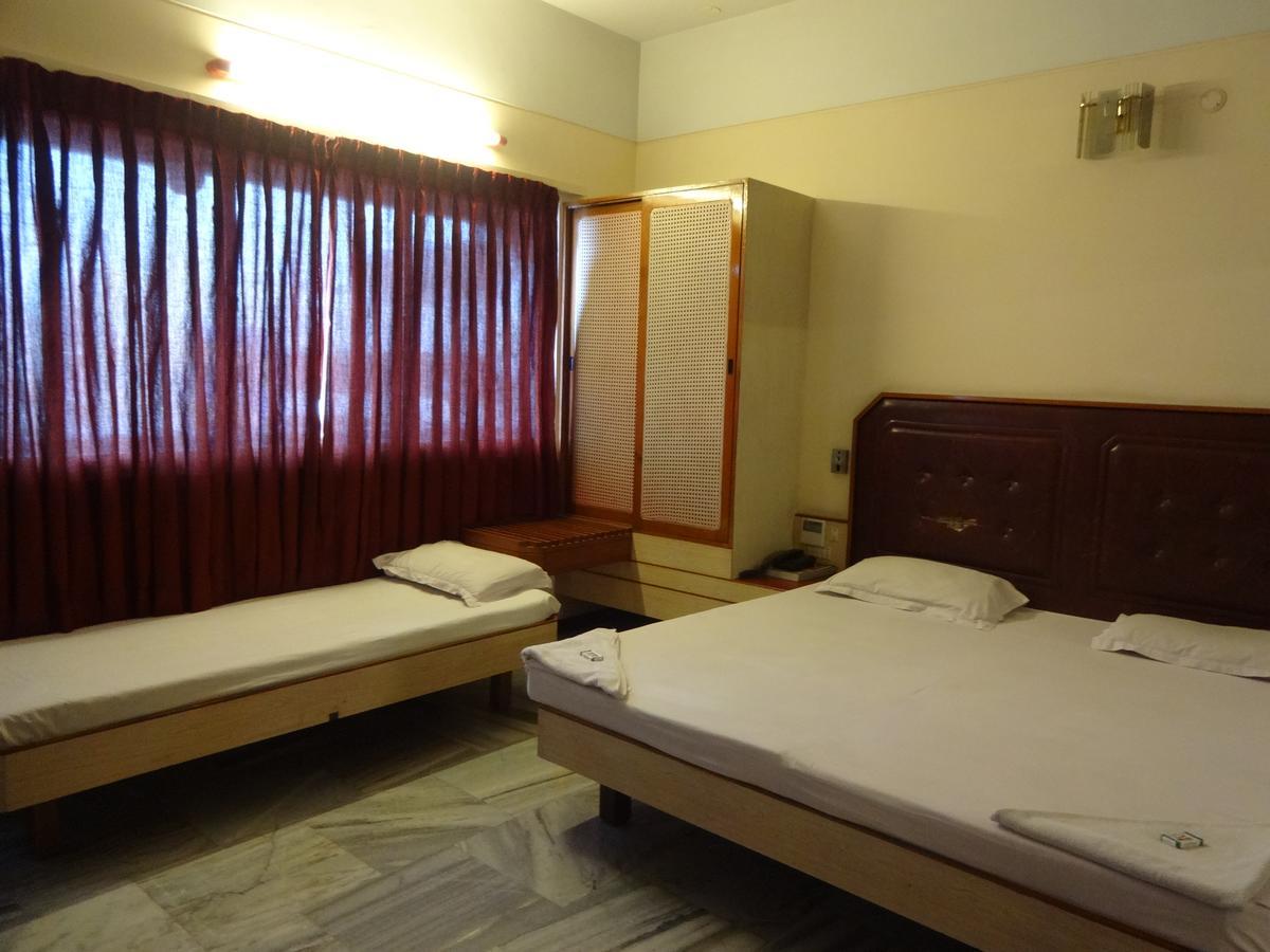Hotel Padmam Maduráj Kültér fotó
