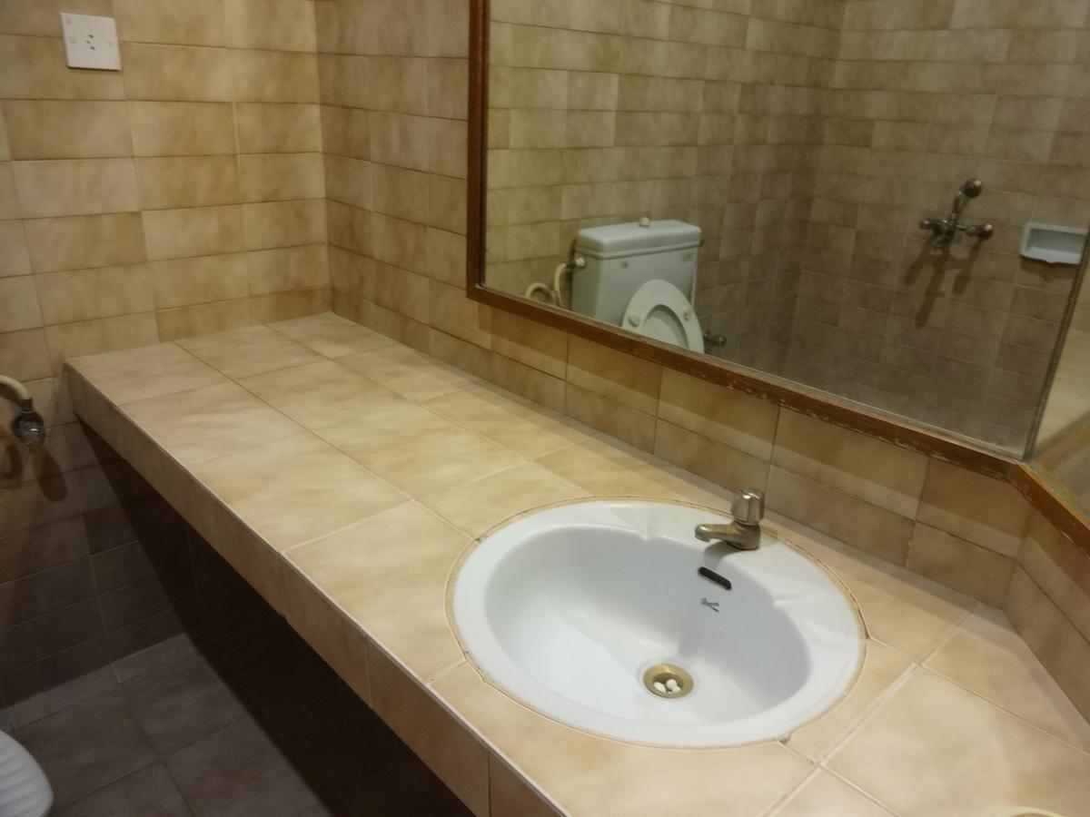 Hotel Padmam Maduráj Kültér fotó