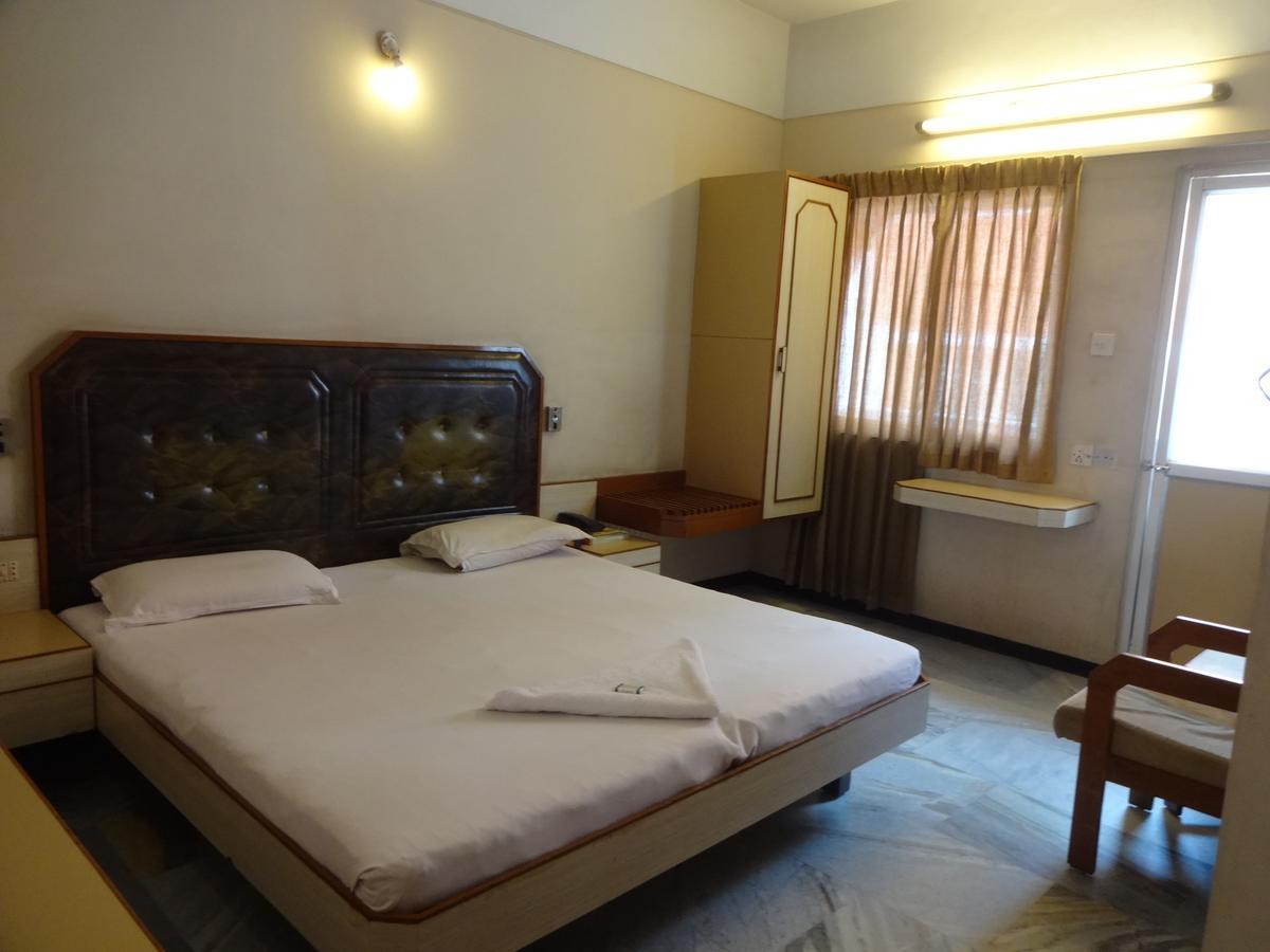 Hotel Padmam Maduráj Kültér fotó