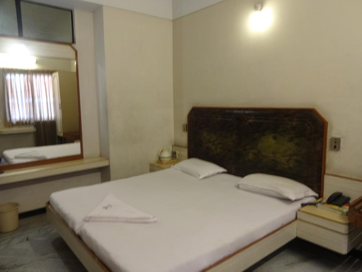 Hotel Padmam Maduráj Kültér fotó