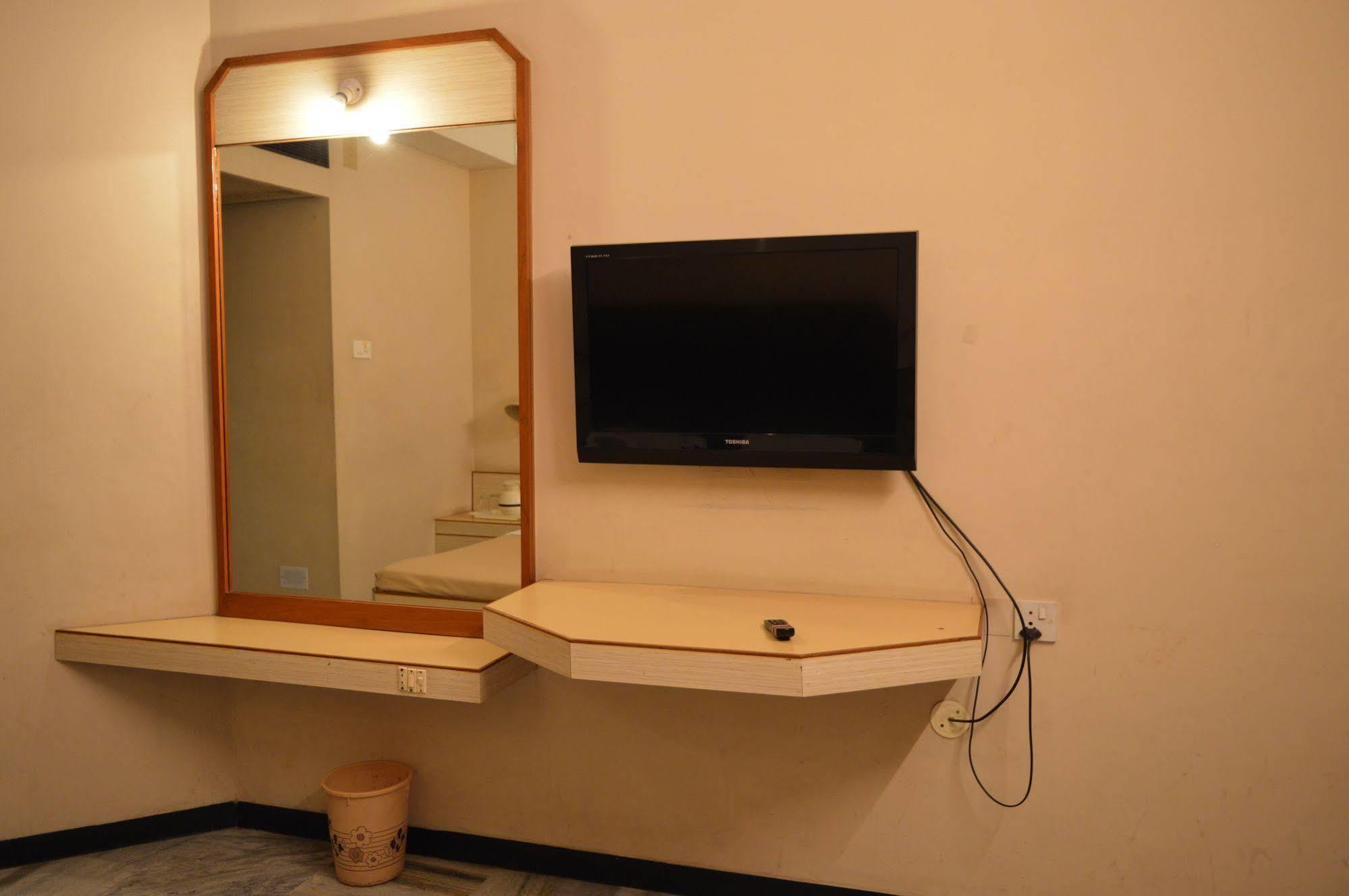 Hotel Padmam Maduráj Kültér fotó