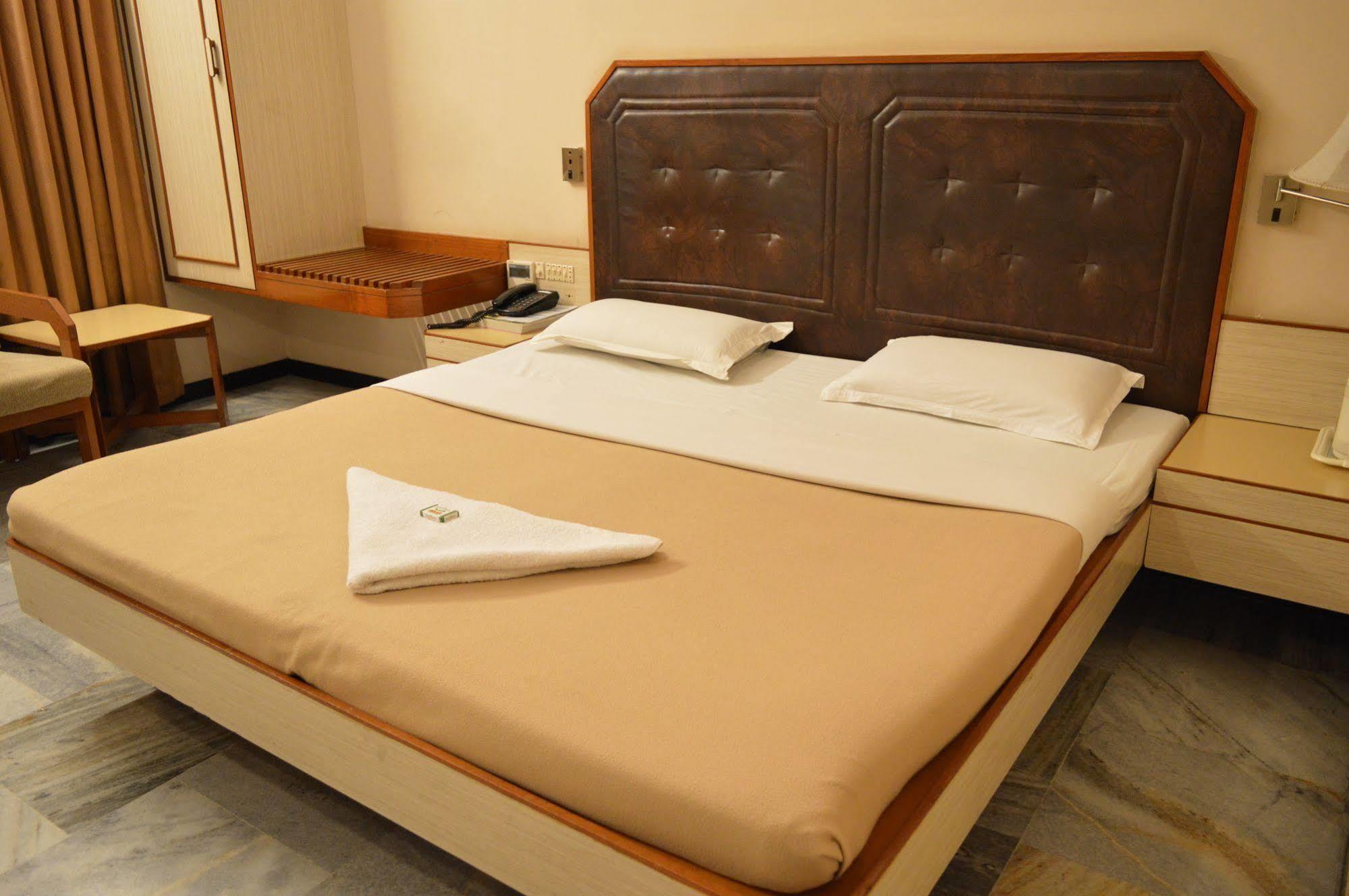 Hotel Padmam Maduráj Kültér fotó