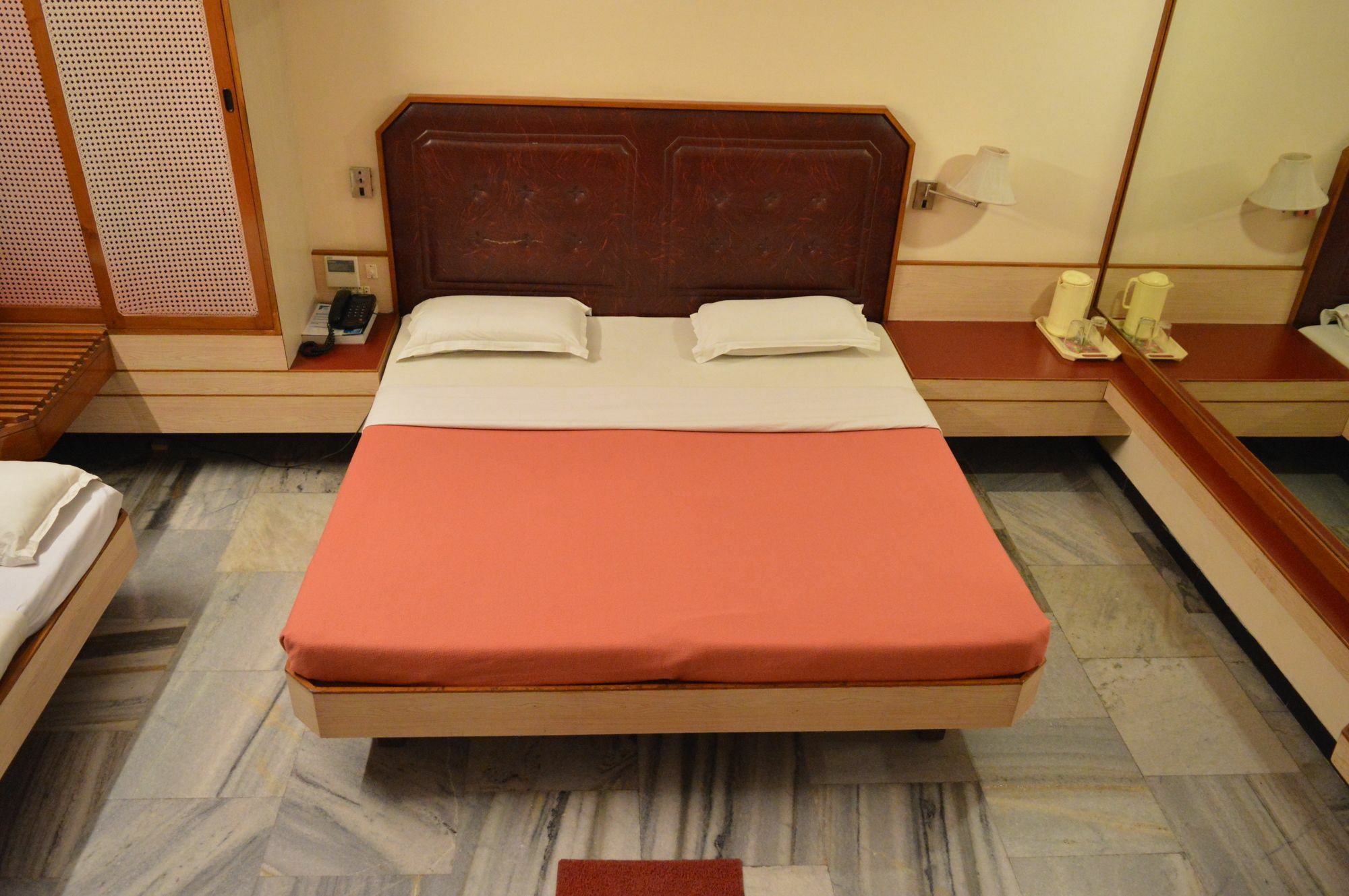 Hotel Padmam Maduráj Kültér fotó